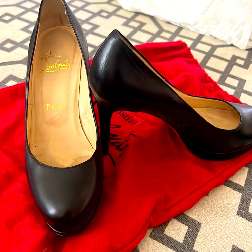 Worn twice . Easy clean up